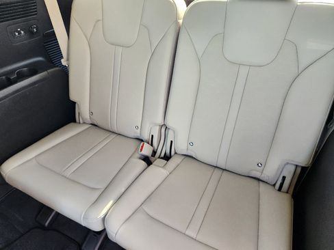 Used 2025 Kia Sorento EX image 32