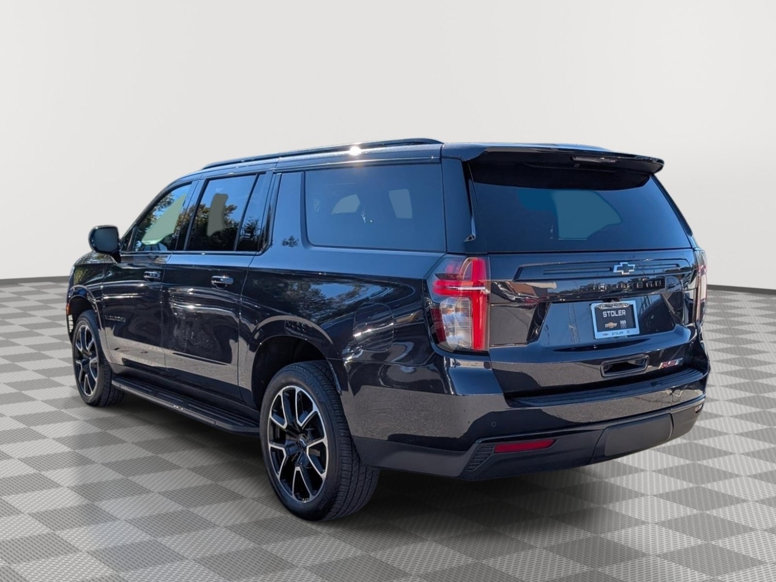 Used 2024 Chevrolet Suburban RST RWD image 3
