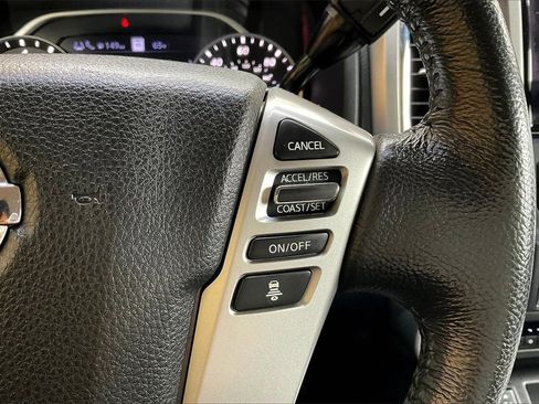 Used 2020 Nissan Titan SV w/ SV Convenience Package image 12