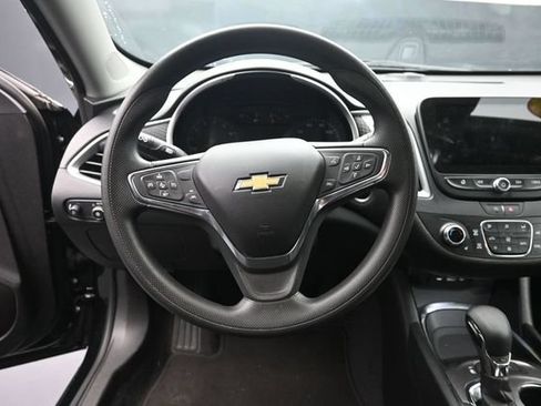 Used 2025 Chevrolet Malibu LT FWD image 18