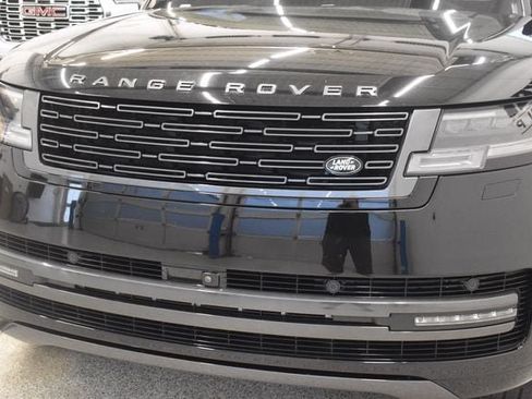 Used 2025 Land Rover Range Rover SE AWD/4WD image 13