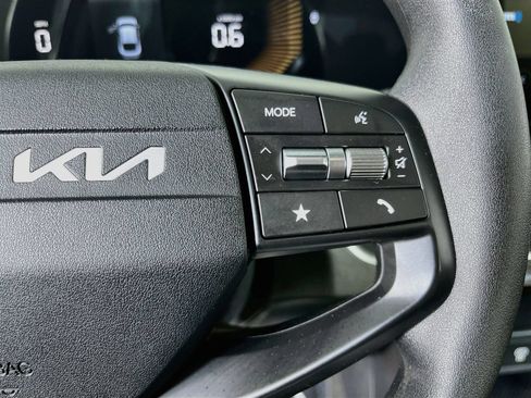 Used 2025 Kia K4 FWD image 16
