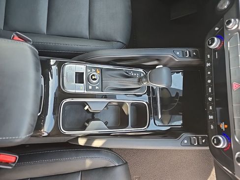 Used 2024 Kia Telluride EX w/ EX Captain's Chair Package image 9