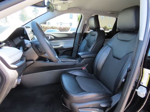 Used 2022 Jeep Compass Latitude image 14