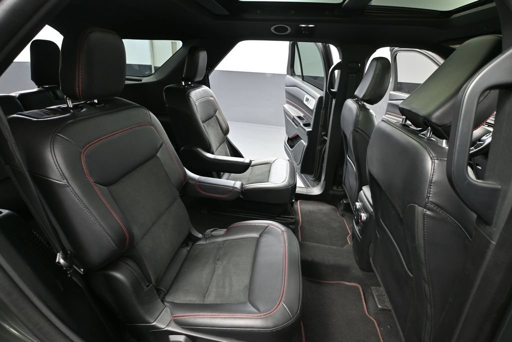 Used 2023 Ford Explorer ST-Line AWD/4WD image 41