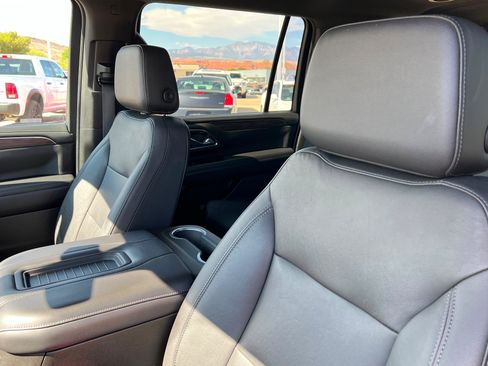 Used 2021 Chevrolet Suburban Z71 w/ Luxury Package AWD/4WD image 16