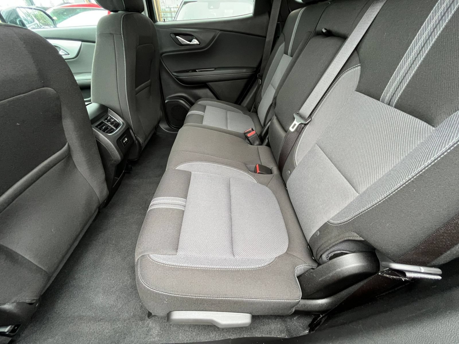 Used 2025 Chevrolet Blazer LT FWD image 26