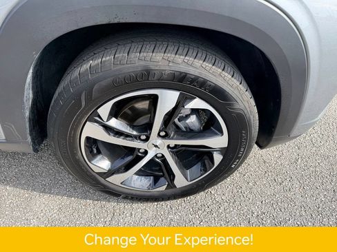 Used 2025 Chevrolet Trax RS w/ Sunroof Package FWD image 33