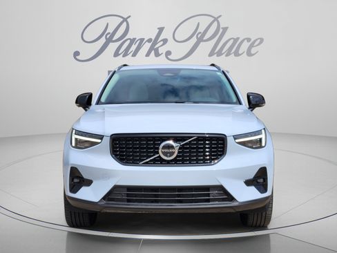 Used 2026 Volvo XC40 B5 Plus w/ Protection Package Premier AWD/4WD image 11