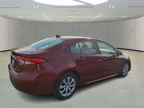 Used 2023 Toyota Corolla LE image 5