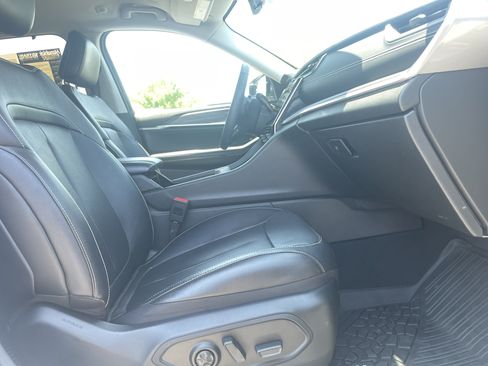 Used 2023 Jeep Grand Cherokee Limited w/ Luxury Tech Group II AWD/4WD image 31