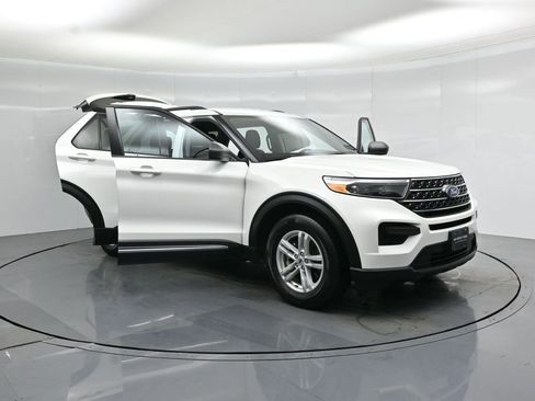 Certified 2024 Ford Explorer XLT RWD image 29