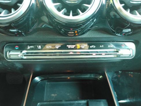 Used 2021 Mercedes-Benz GLB 250 w/ Premium Package image 43