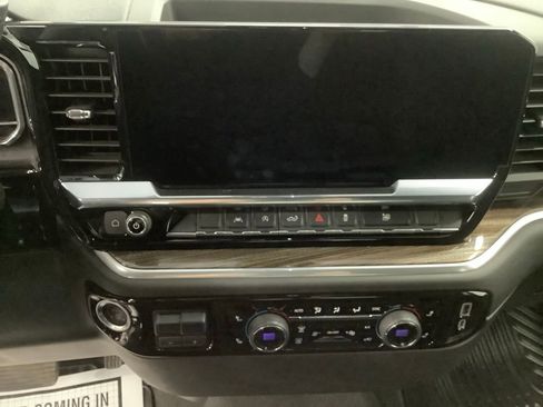 Used 2025 Chevrolet Silverado 1500 LT AWD/4WD image 17