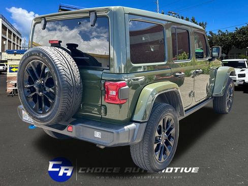 Used 2022 Jeep Wrangler Unlimited Sahara AWD/4WD image 8