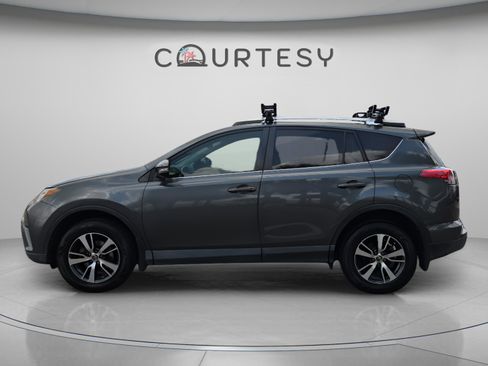 Used 2016 Toyota RAV4 XLE FWD image 2
