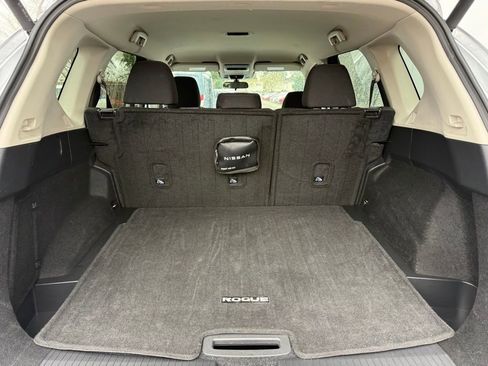 Certified 2025 Nissan Rogue SV image 9