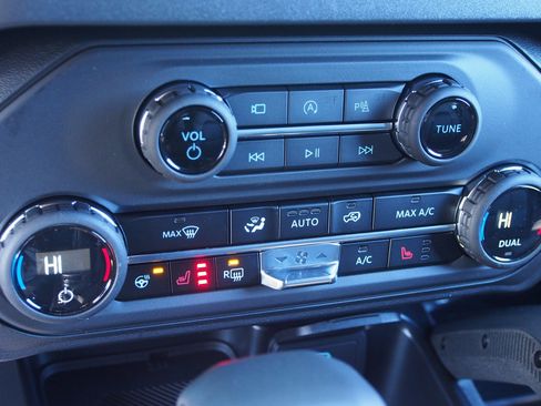 New 2025 Ford Bronco Outer Banks w/ Sasquatch Package image 25