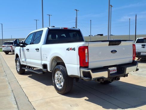 Used 2025 Ford F250 XLT AWD/4WD image 2