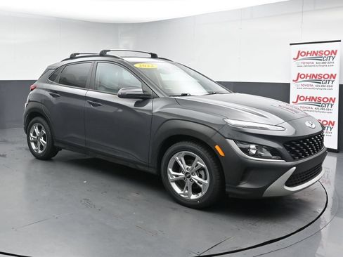 Used 2023 Hyundai Kona SEL FWD image 2