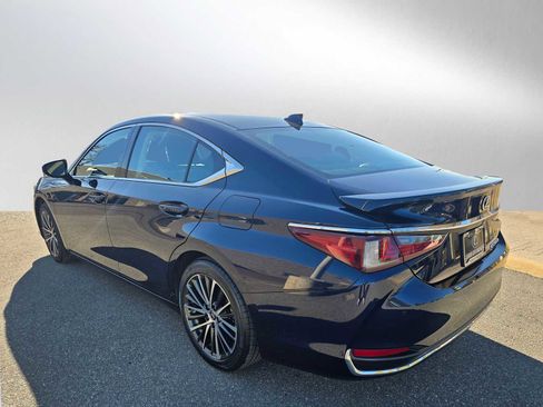 Used 2024 Lexus ES 300h w/ Premium Package image 5