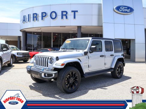 Used 2023 Jeep Wrangler Unlimited Sahara w/ Cold Weather Group AWD/4WD image 1