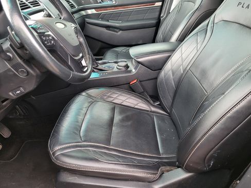 Used 2017 Ford Explorer Platinum image 16