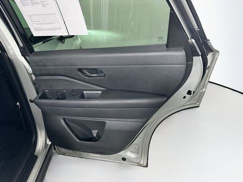 Used 2025 Nissan Pathfinder SV image 31