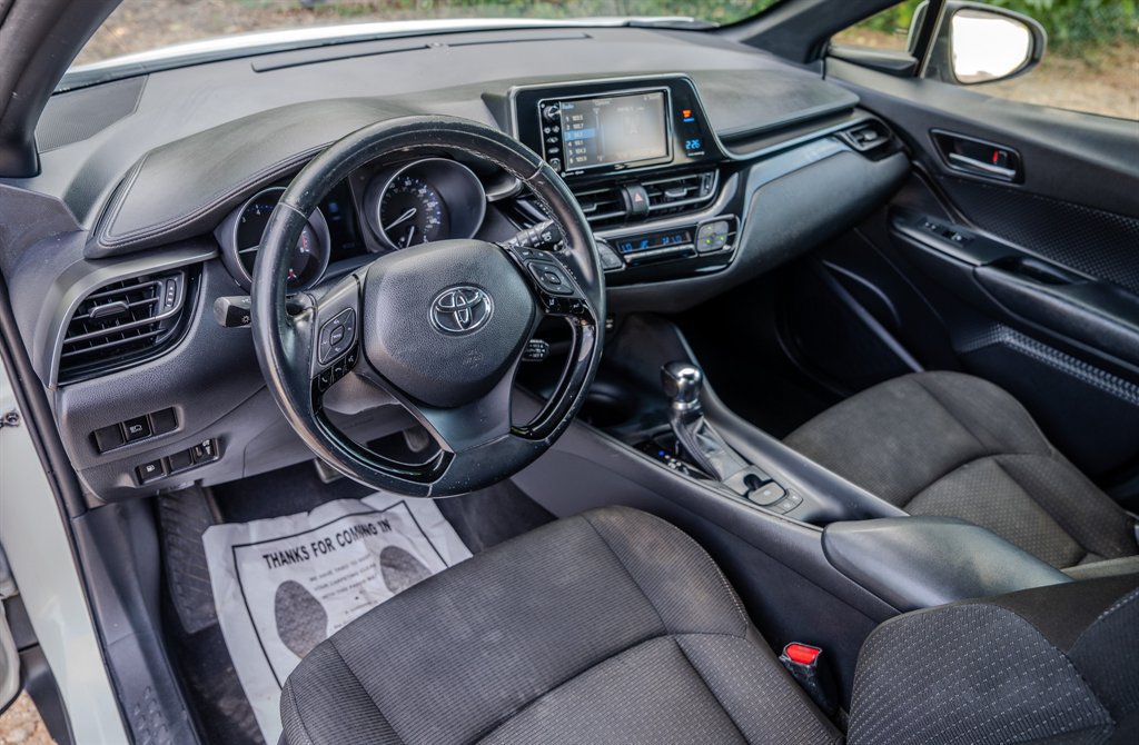 Used 2018 Toyota C-HR XLE FWD image 14
