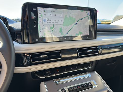 Used 2025 Lincoln Aviator 2WD image 33