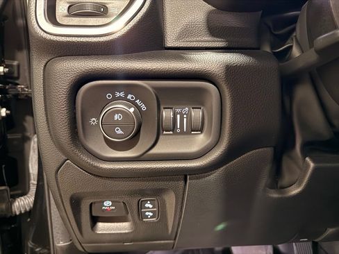 Used 2022 RAM 1500 Laramie AWD/4WD image 17