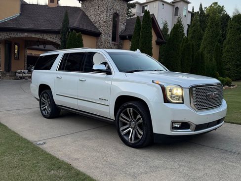 Used 2017 GMC Yukon XL Denali w/ Open Road Package AWD/4WD image 5