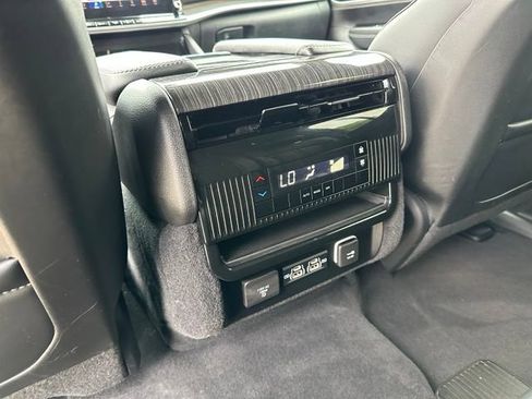 Used 2022 Jeep Wagoneer Series II RWD image 15