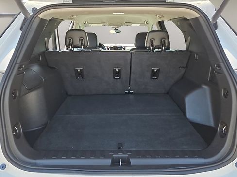 Used 2018 Chevrolet Equinox Premier FWD image 11