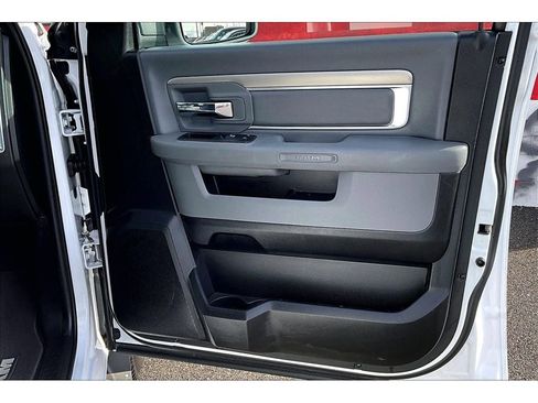 Used 2019 RAM 1500 Classic SLT w/ Luxury Group image 20