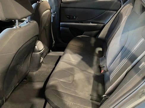 Used 2025 Hyundai Elantra Sport image 9