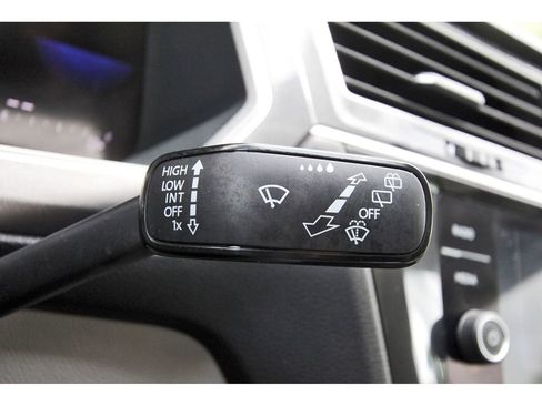Used 2024 Volkswagen Tiguan SE w/ Panoramic Sunroof Package AWD/4WD image 18