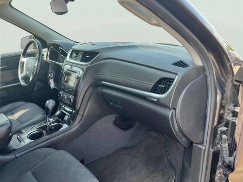 Used 2017 Chevrolet Traverse LT AWD/4WD image 4