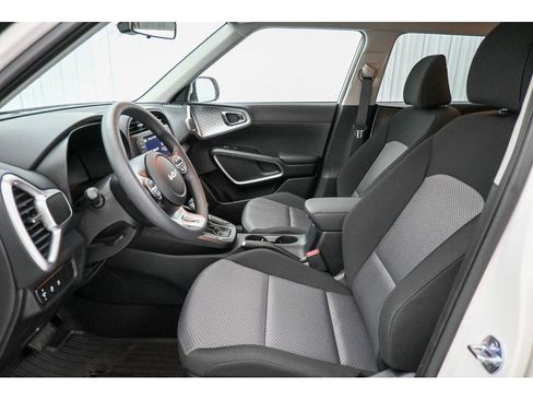 Used 2025 Kia Soul LX image 10