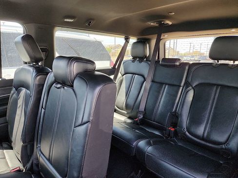 Used 2024 Jeep Wagoneer L Series II image 5