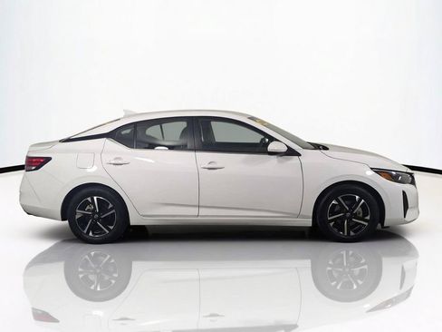 Used 2025 Nissan Sentra SV FWD image 4