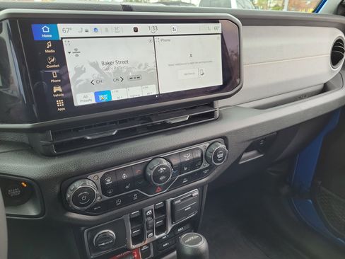 Used 2024 Jeep Gladiator Sport image 26