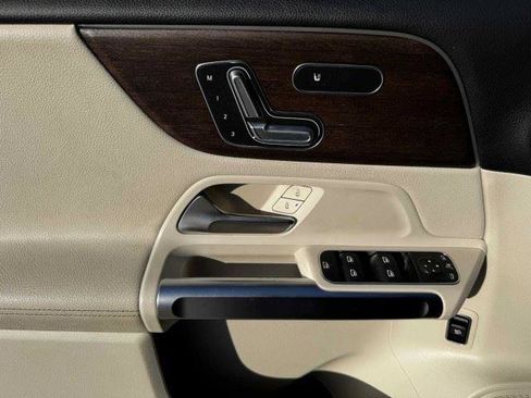 Used 2021 Mercedes-Benz GLB 250 image 18