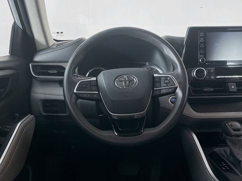 Used 2020 Toyota Highlander L image 17