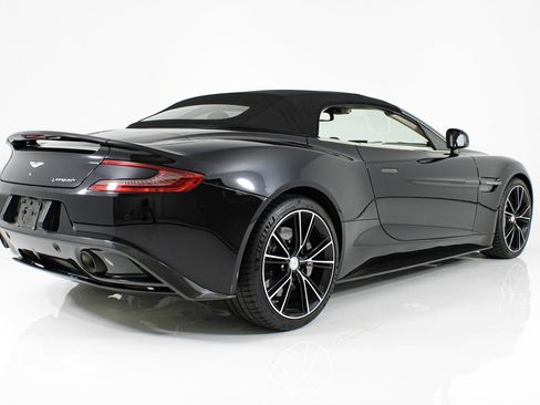 Used 2014 Aston Martin Vanquish Volante RWD image 11