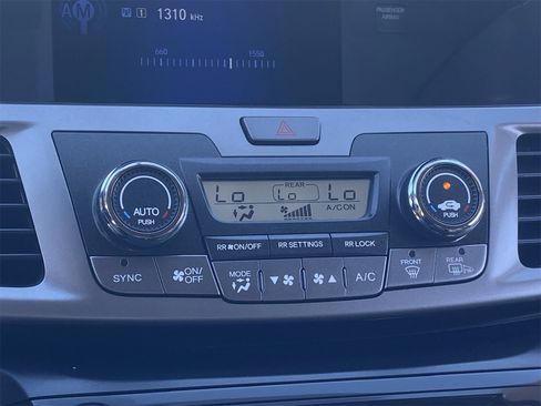 Used 2016 Honda Odyssey SE image 30