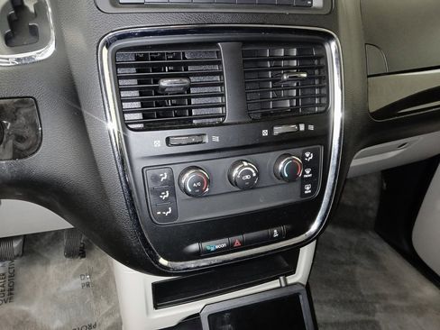 Used 2013 Dodge Grand Caravan American Value Package image 19