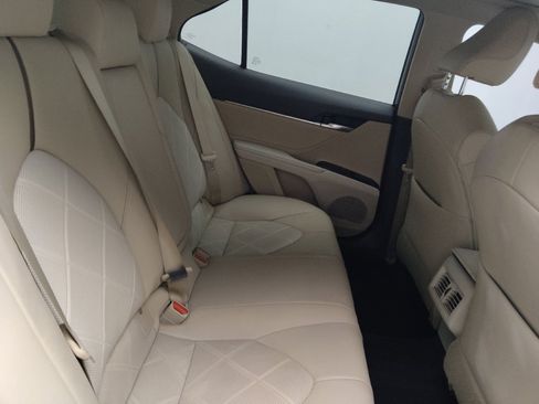 Used 2018 Toyota Camry XLE FWD image 19