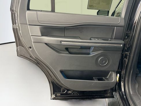 Used 2024 Ford Expedition XLT image 27