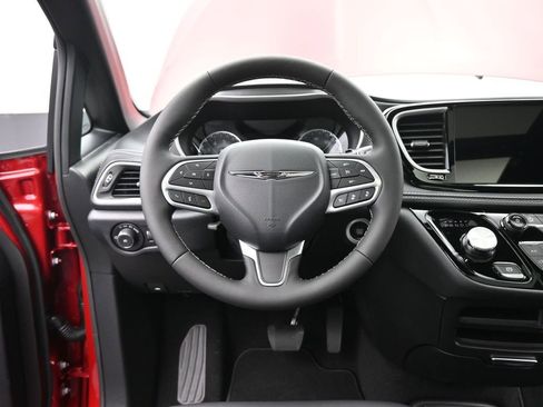 New 2026 Chrysler Pacifica Select image 27